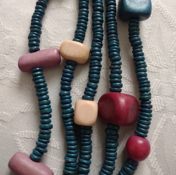 Five layer rondelles green red pink various shapes wooden necklace - Picture 6 of 10